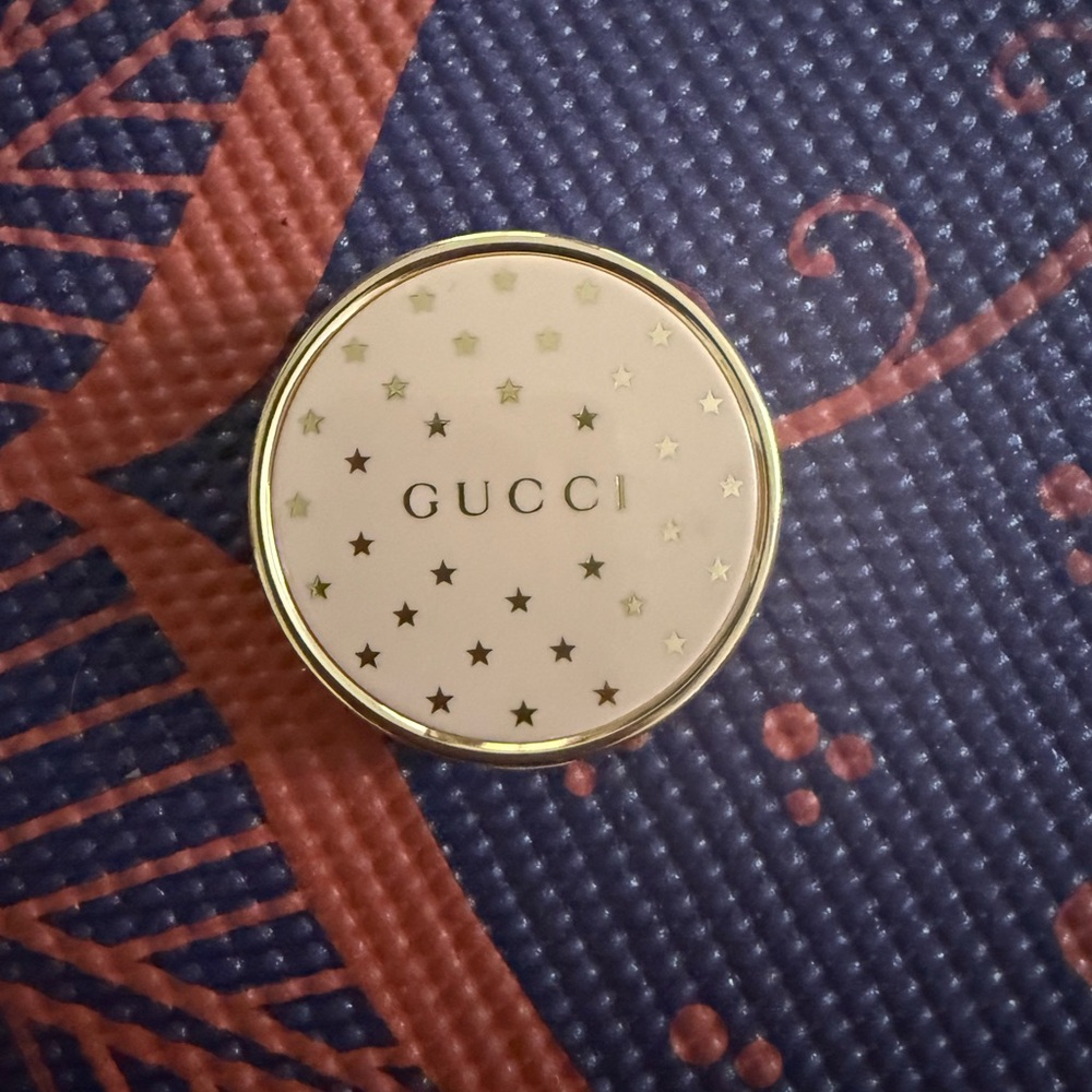 Gucci Blush De Beauté Compact Powder - light pink